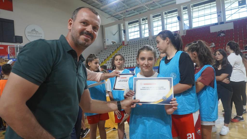 AFYON'DA GENÇ YETENEKLERİN BASKETBOL ŞÖLENİ