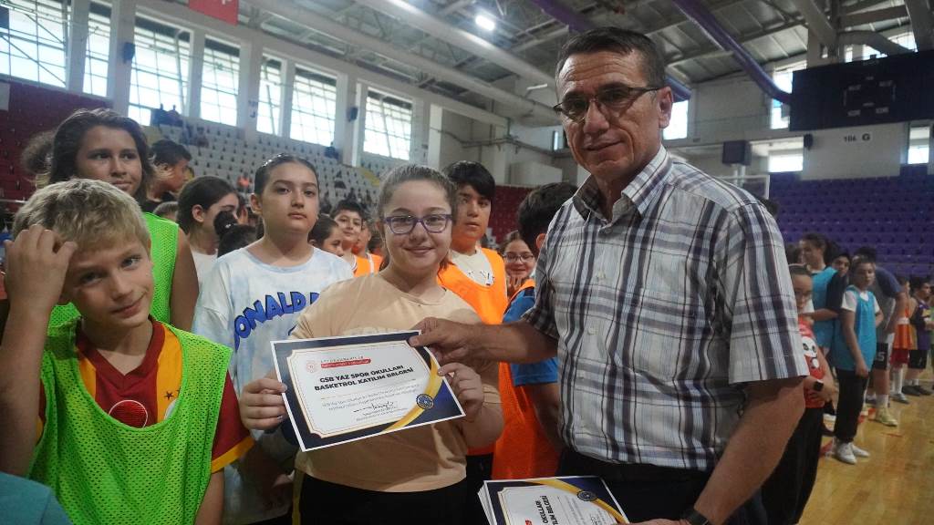 AFYON'DA GENÇ YETENEKLERİN BASKETBOL ŞÖLENİ