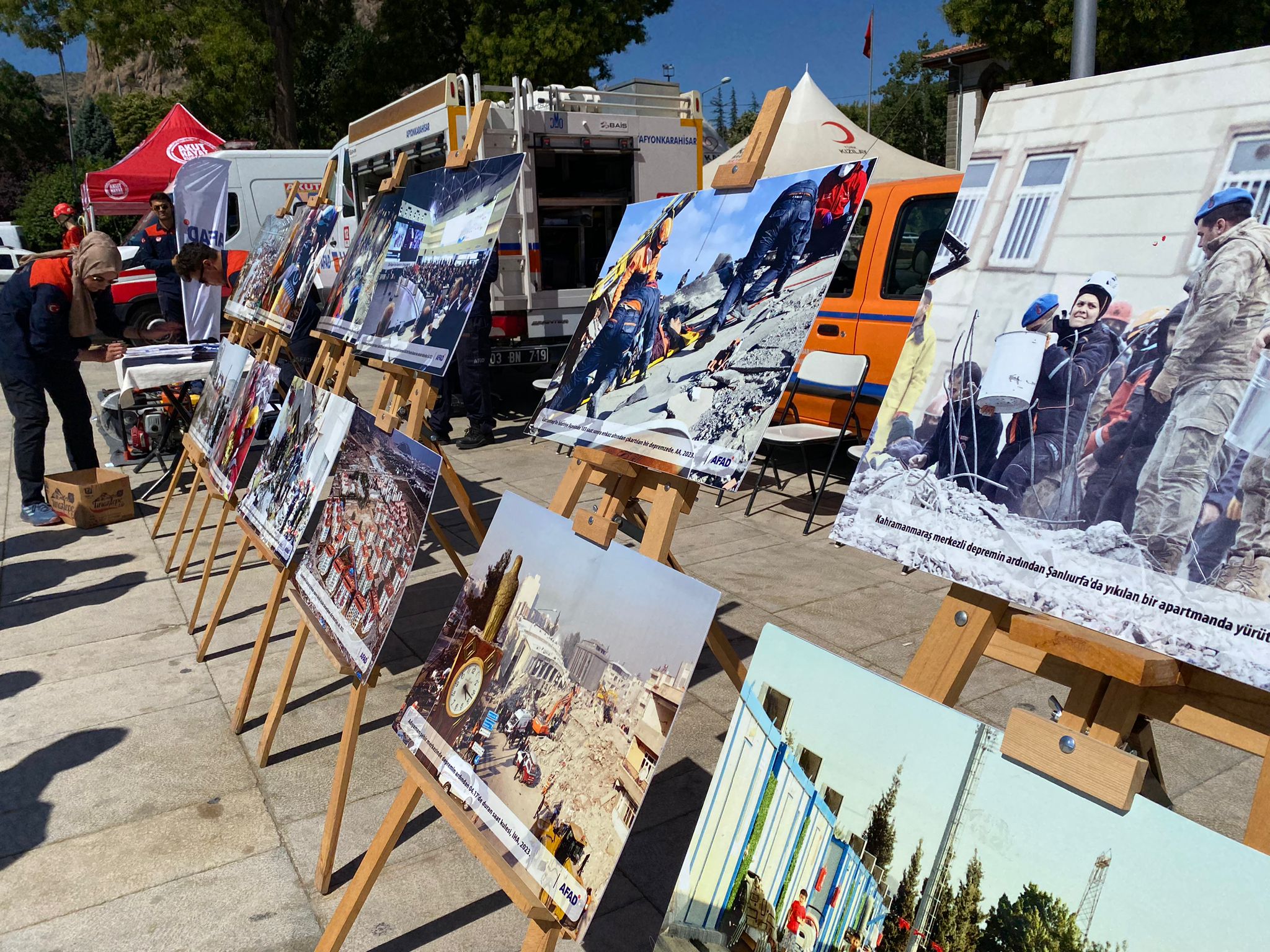 Radyo Amatörleri 17 Ağustos Depremi İçin Zafer Meydanı'nda Toplandı
