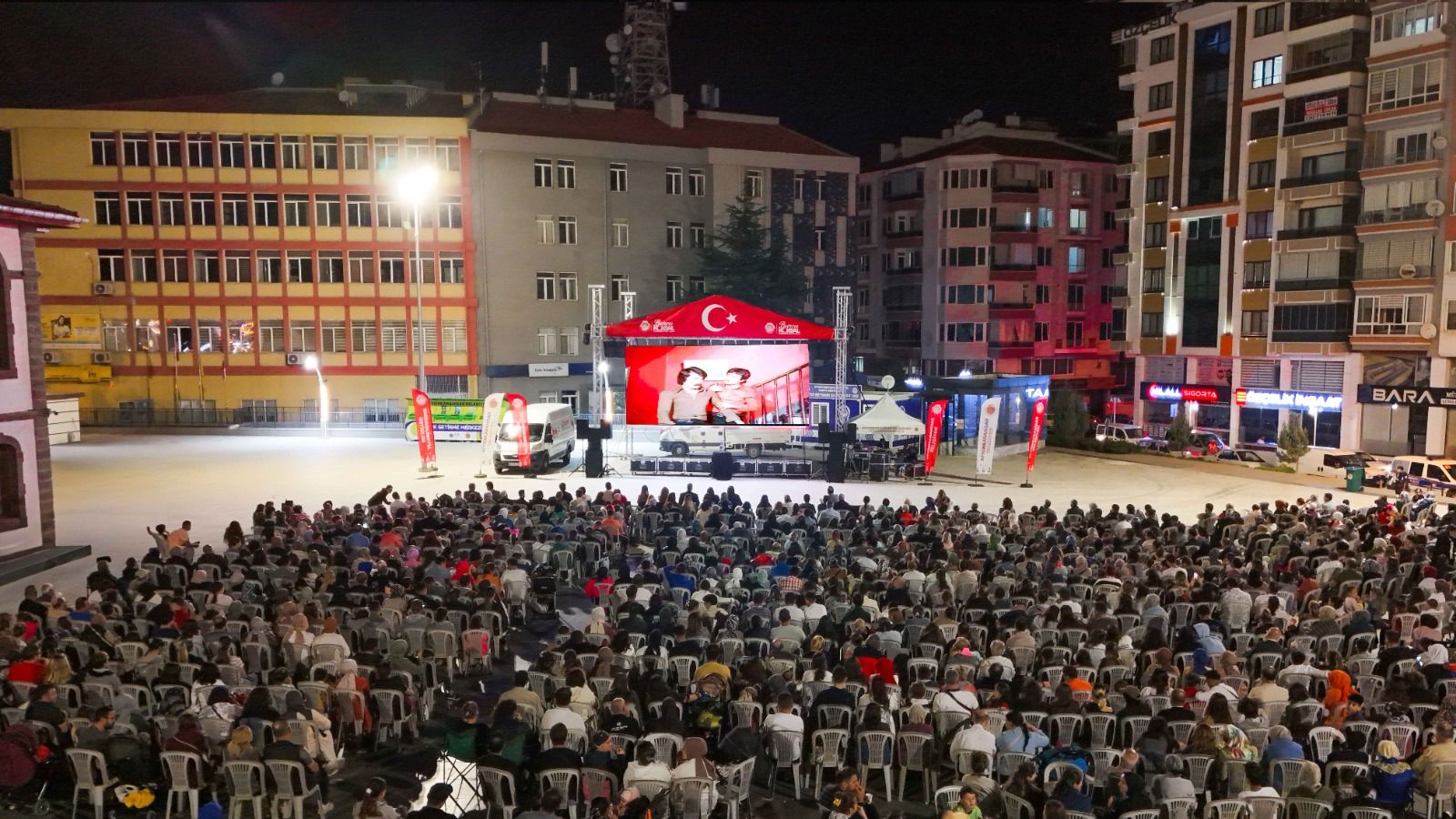 Zafer Meydanı'nda Sinema Akşamları "Gülen Gözler" İle Devam Etti