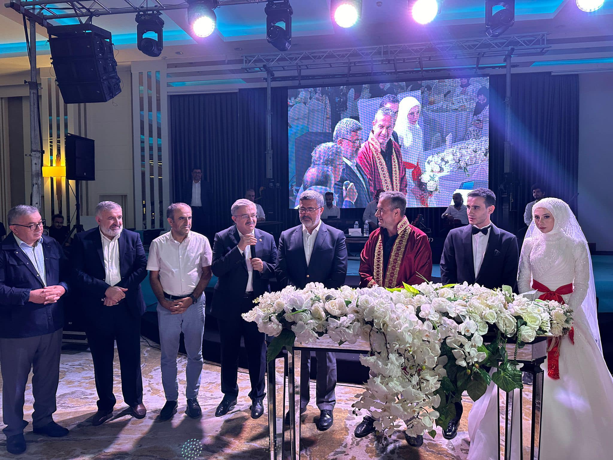 Milletvekili Özkaya Ve Yurdunuseven  Genç Çiftin Mutlu Günlerine Ortak Oldu