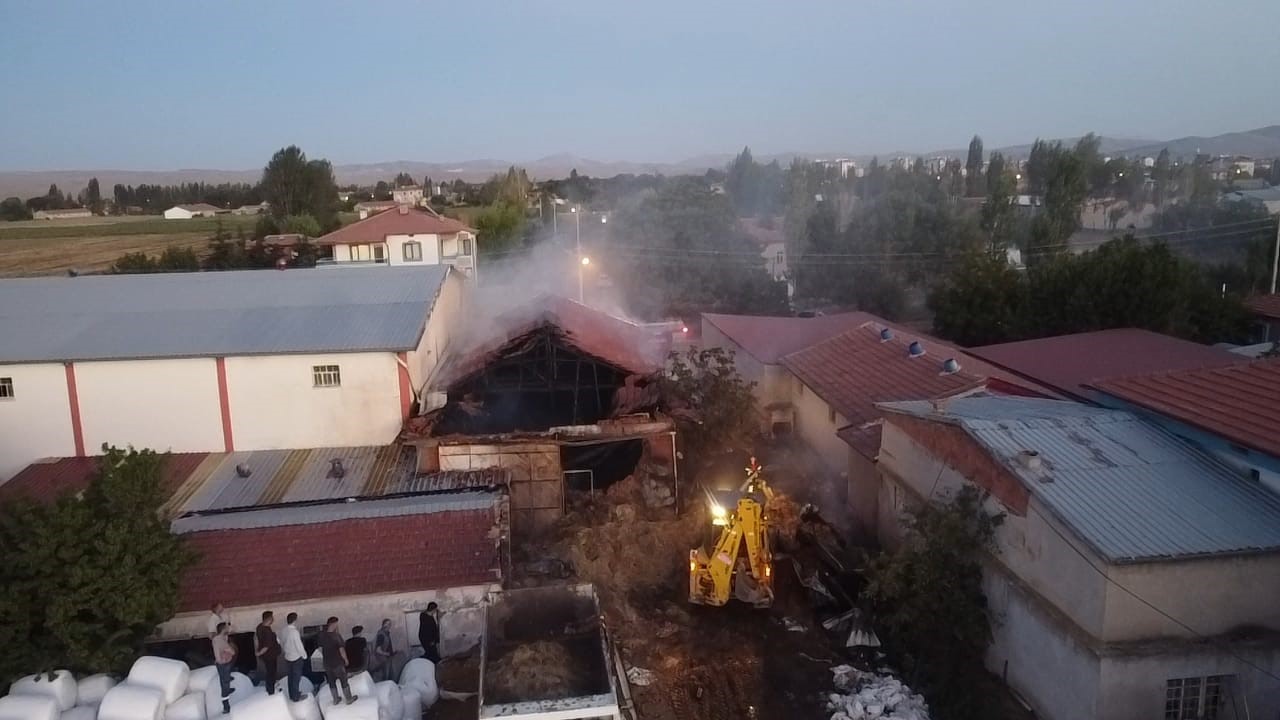 Besihanede Çıkan Yangın Büyük Paniğe Sebep Oldu!