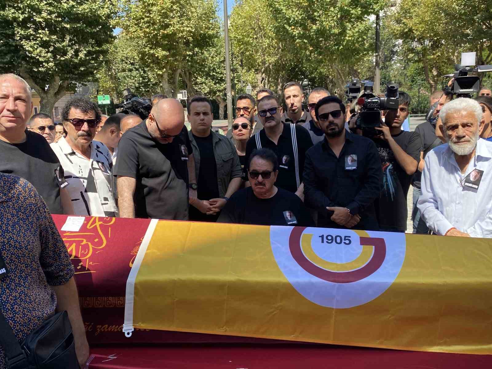 Ünlü İsim Aydemir Akbaş Son Yolculuğuna Uğurlandı