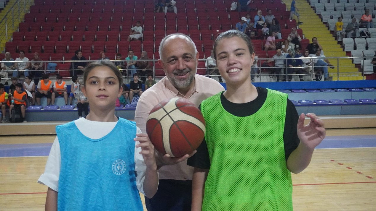 Afyonkarahisar'da Genç Yetenekler Sahne Aldı