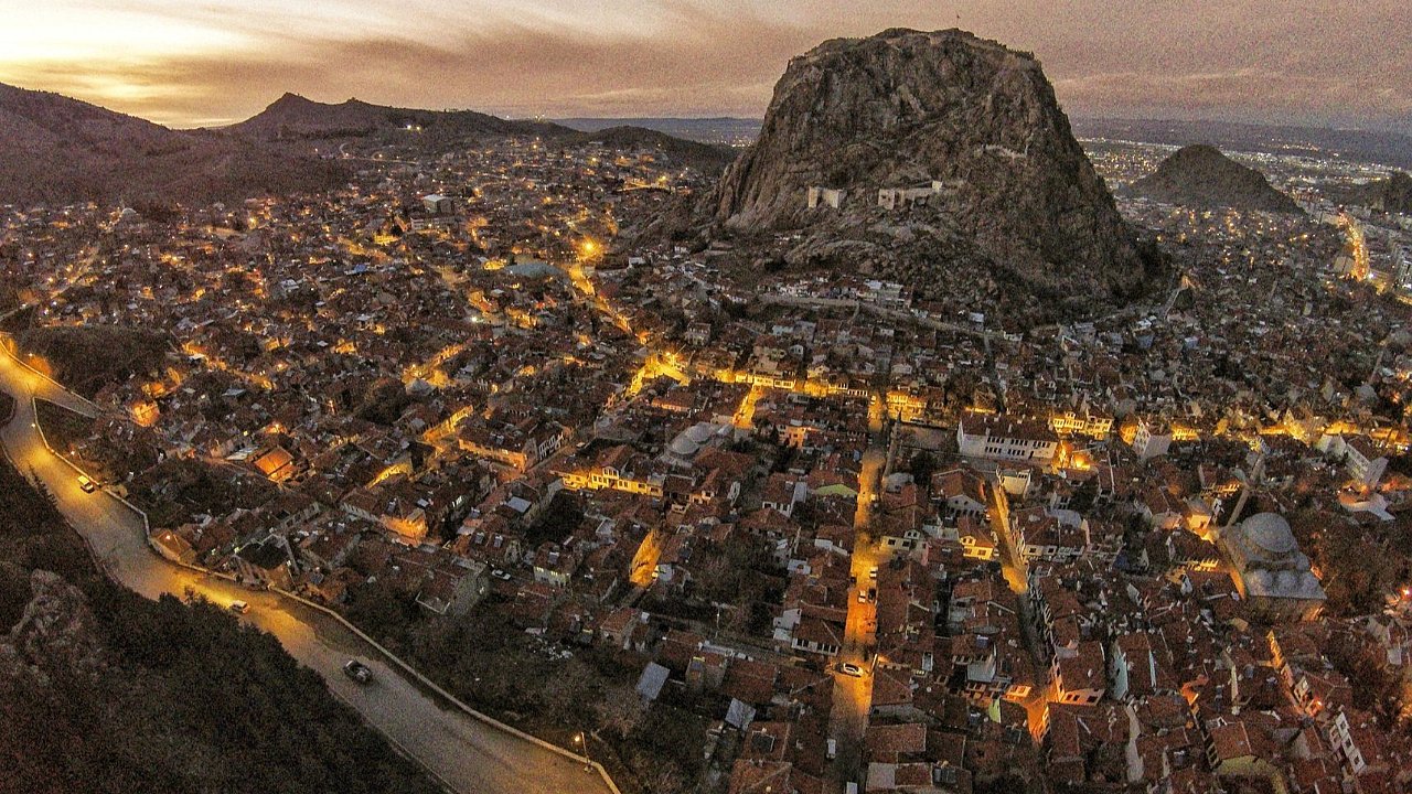 AFYON'DA O SEKTÖRDE MAAŞLAR TÜRKİYE ORTALMASININ ÜSTÜNDE