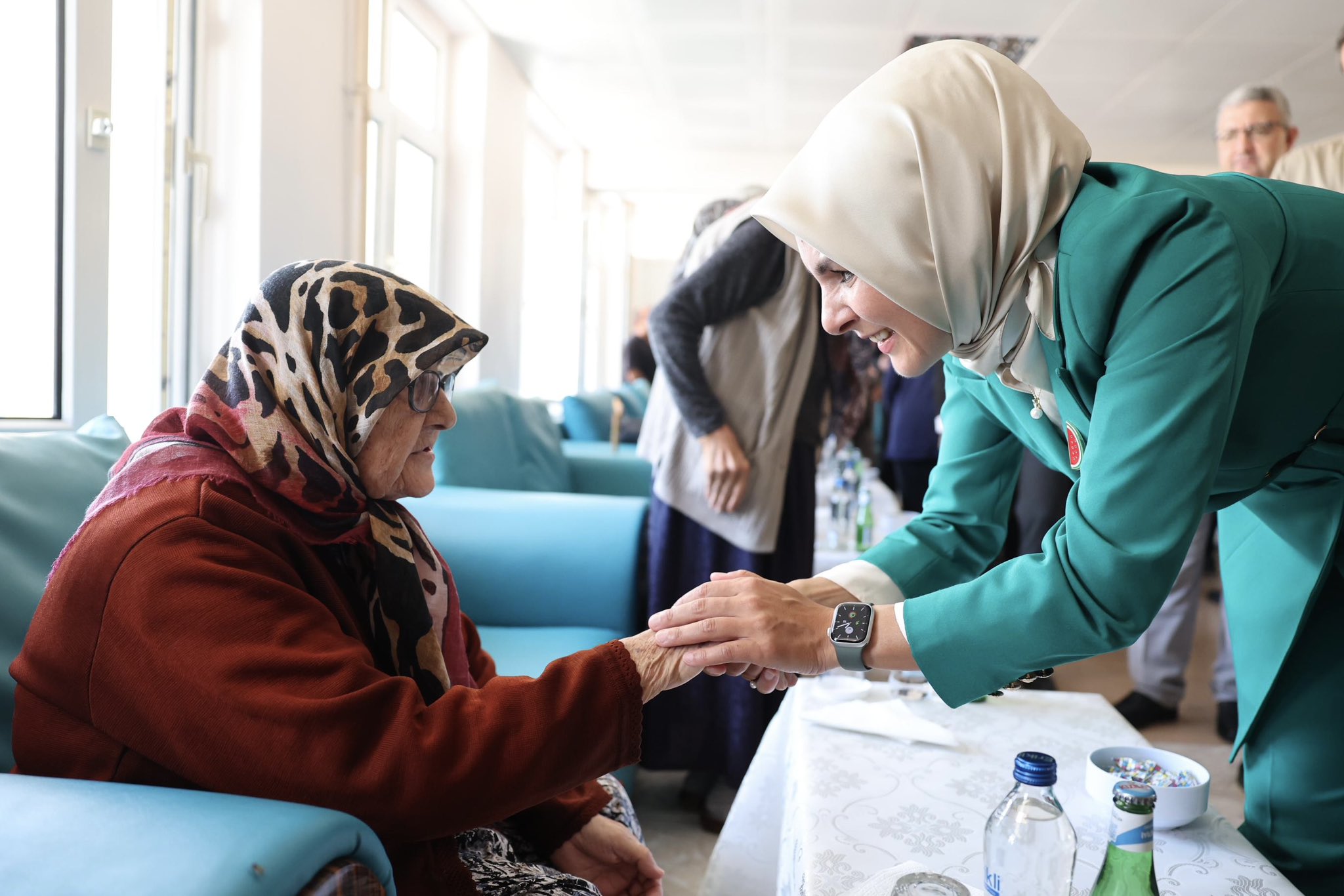Afyonlu Bakan Karaman’da Yaşlılarla Bir Araya Geldi