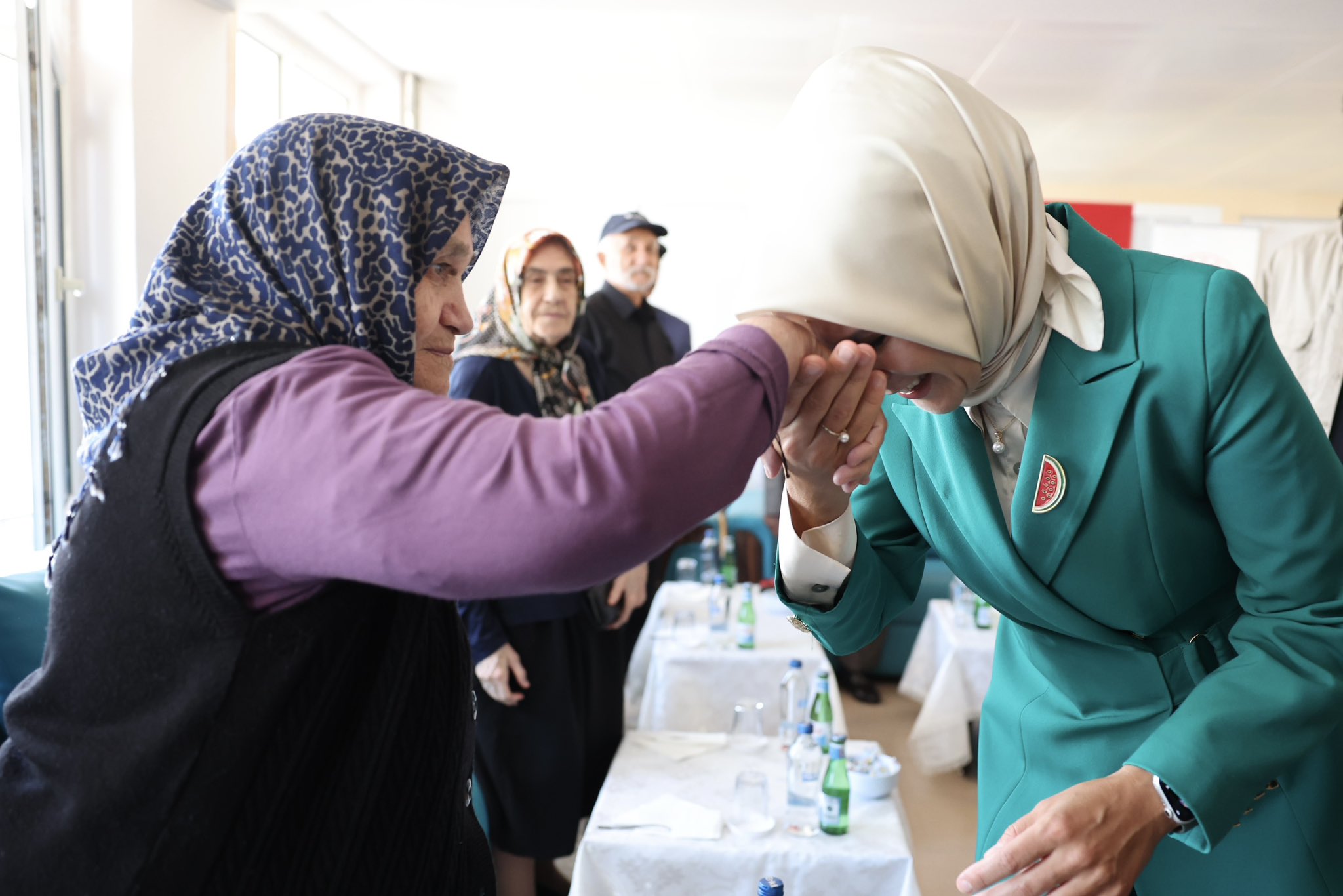 Afyonlu Bakan Karaman’da Yaşlılarla Bir Araya Geldi