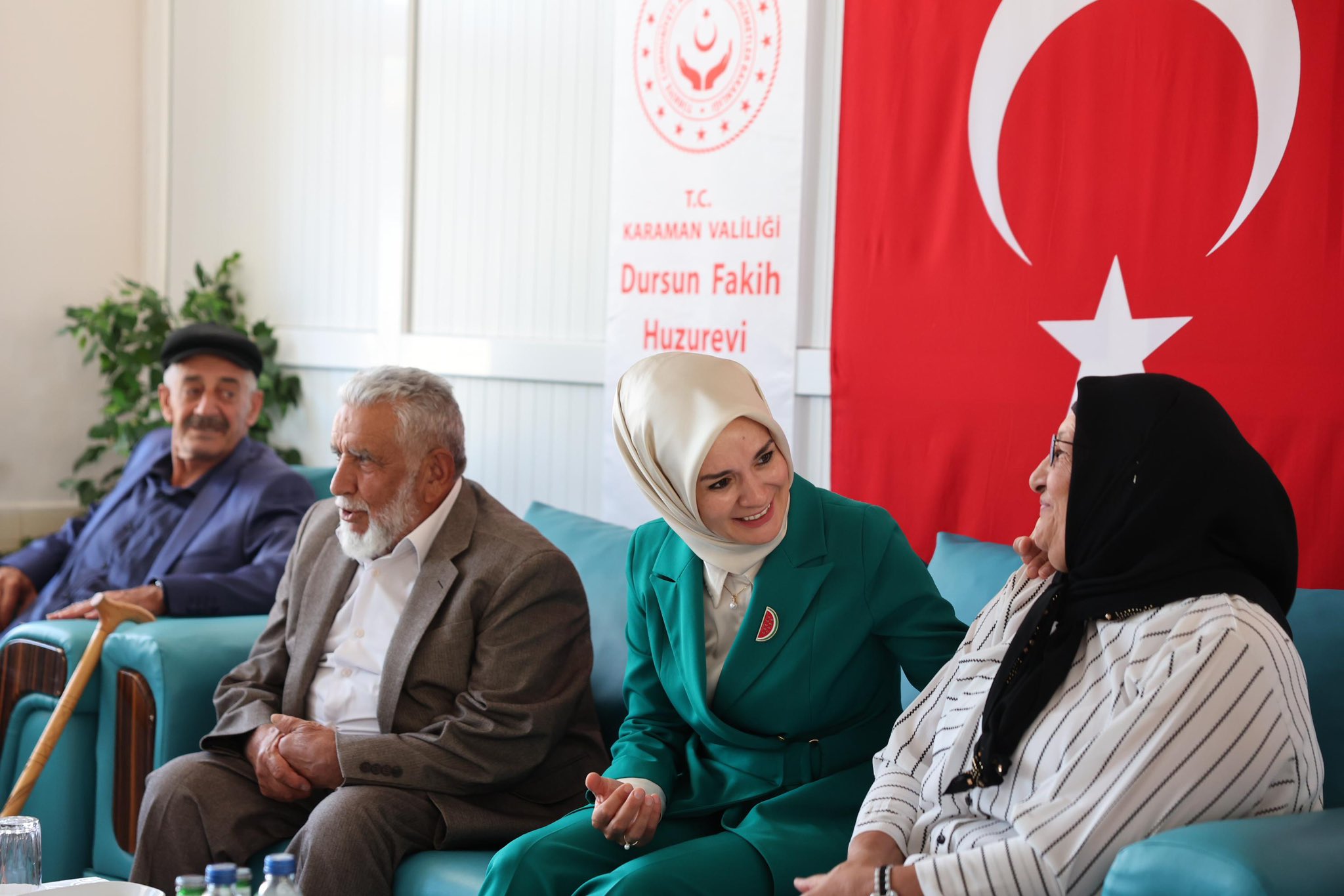 Afyonlu Bakan Karaman’da Yaşlılarla Bir Araya Geldi