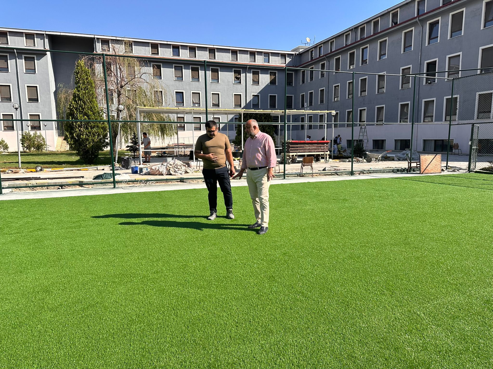 Müdür Kasapoğlu'nun Çat Kapı Ziyaretleri Takdir Topluyor