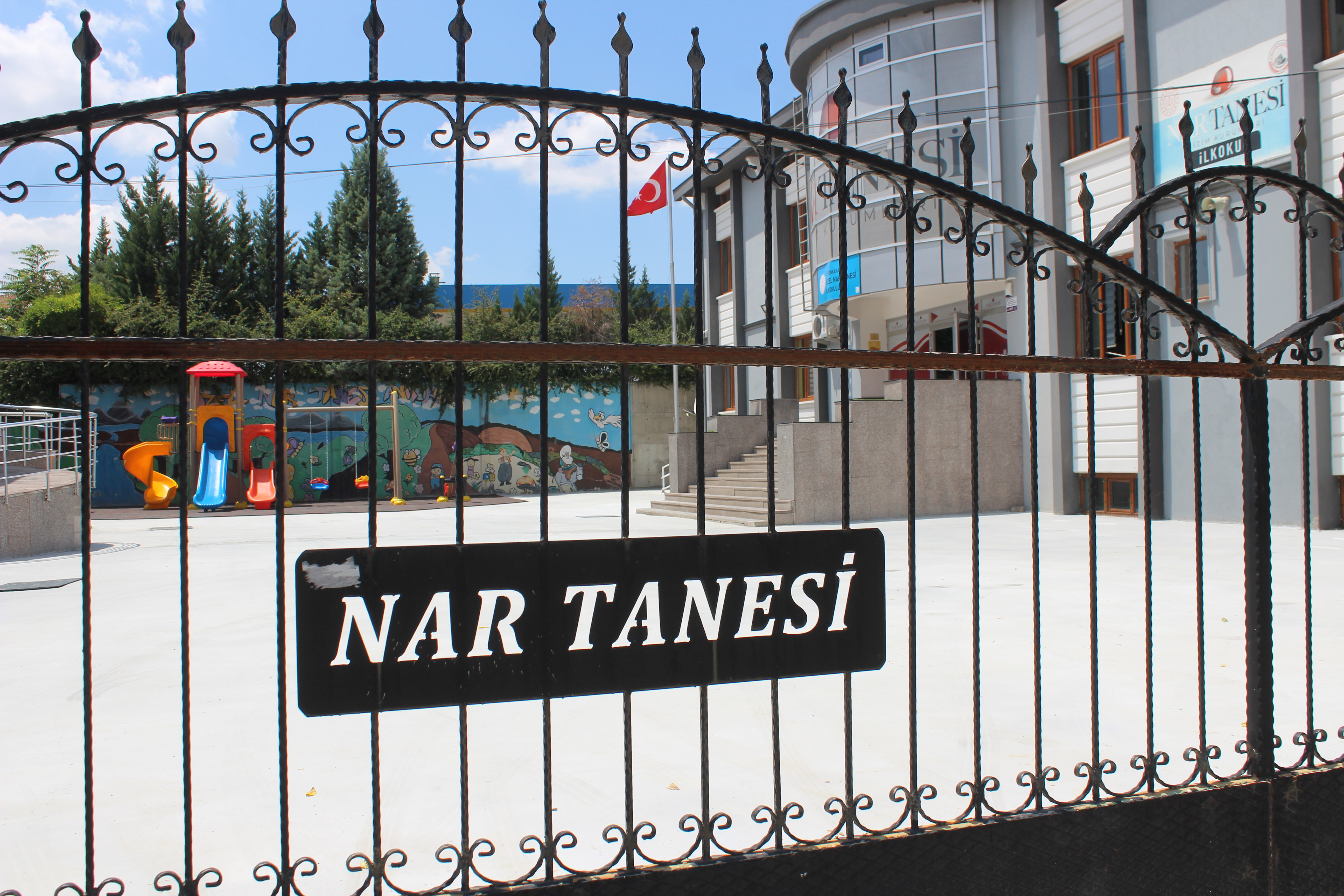 Nar Tanesi Eğitim Kurumları LGS Başarılarıyla Göz Dolduruyor: Her 2 öğrenciden 1'i Fen Liselerine Yerleşti!