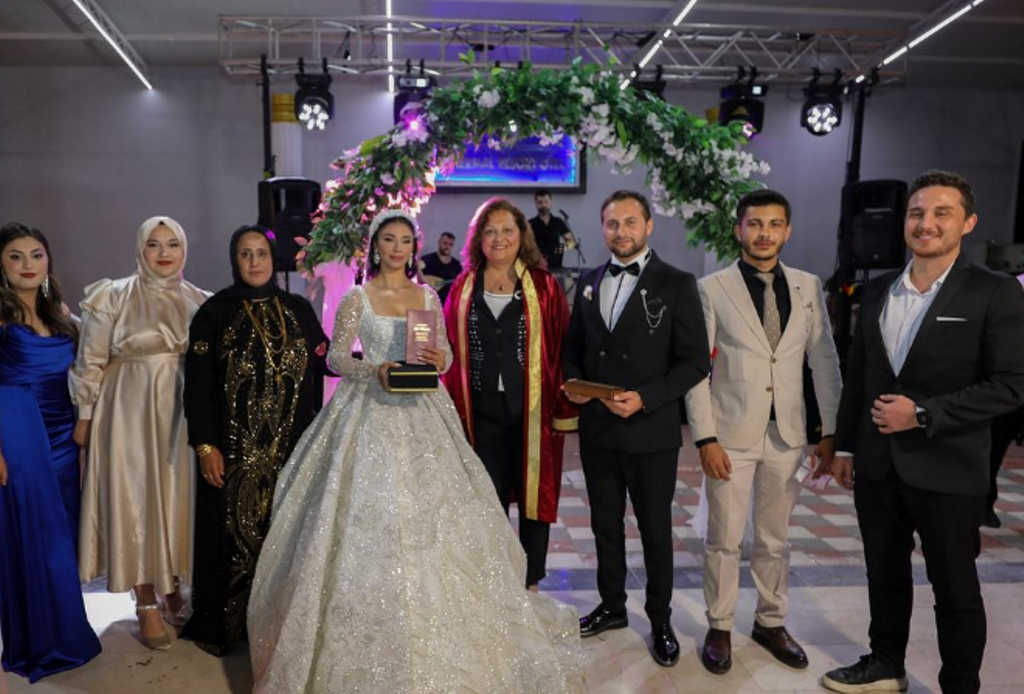 KÖKSAL MUTLULUKLARA ORTAK OLMAYA DEVAM EDİYOR