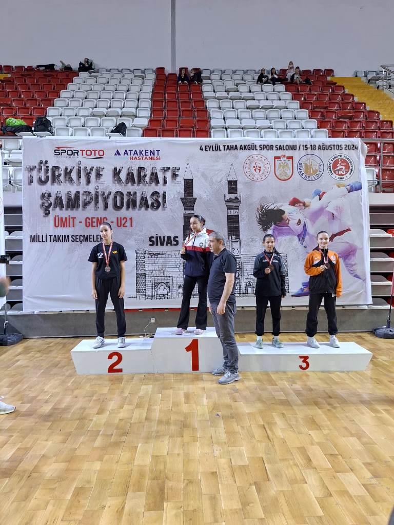 AFYONKARAHİSAR'LI SPORCULAR MADALYALARI TOPLADI!