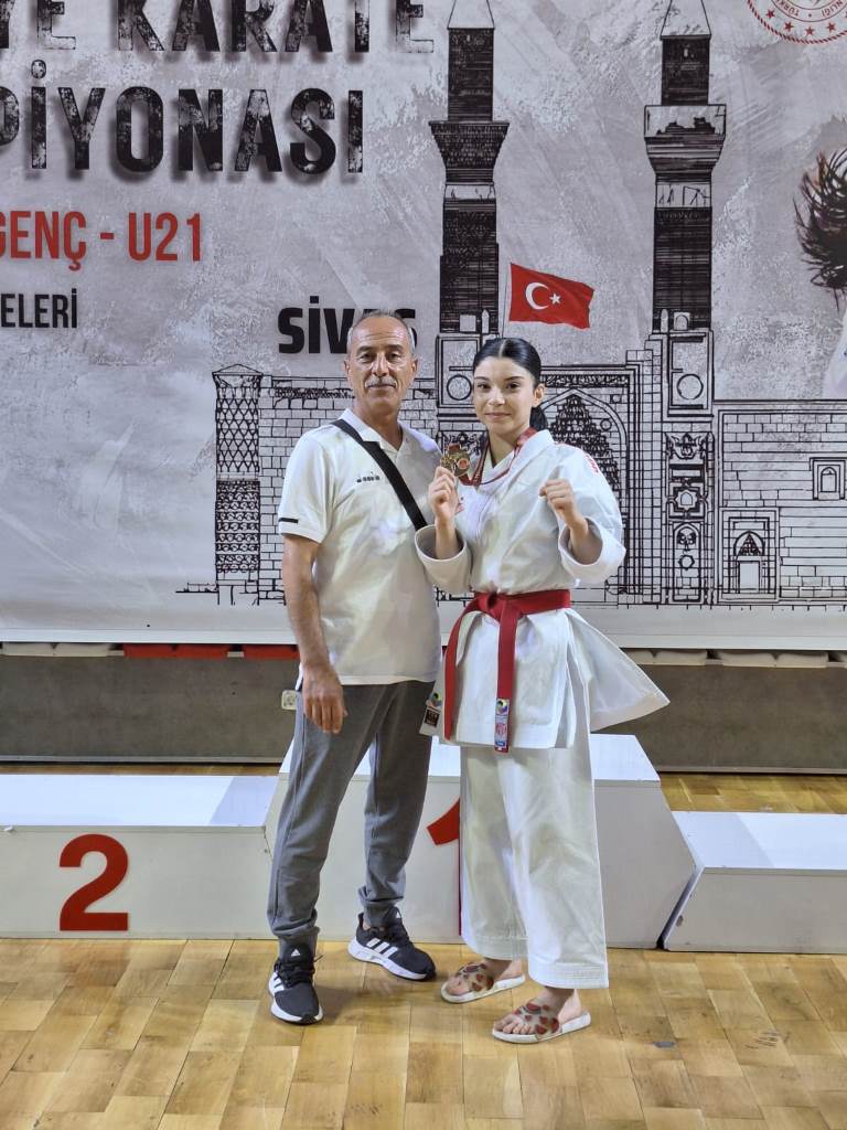 AFYONKARAHİSAR'LI SPORCULAR MADALYALARI TOPLADI!