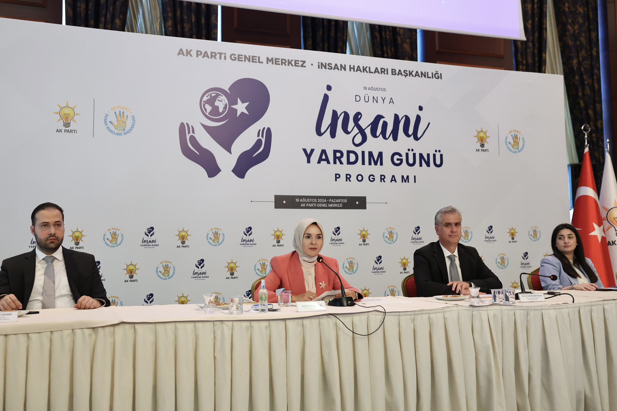 Afyonlu Bakan'ın Gündemi İnsani Yardımlar Oldu
