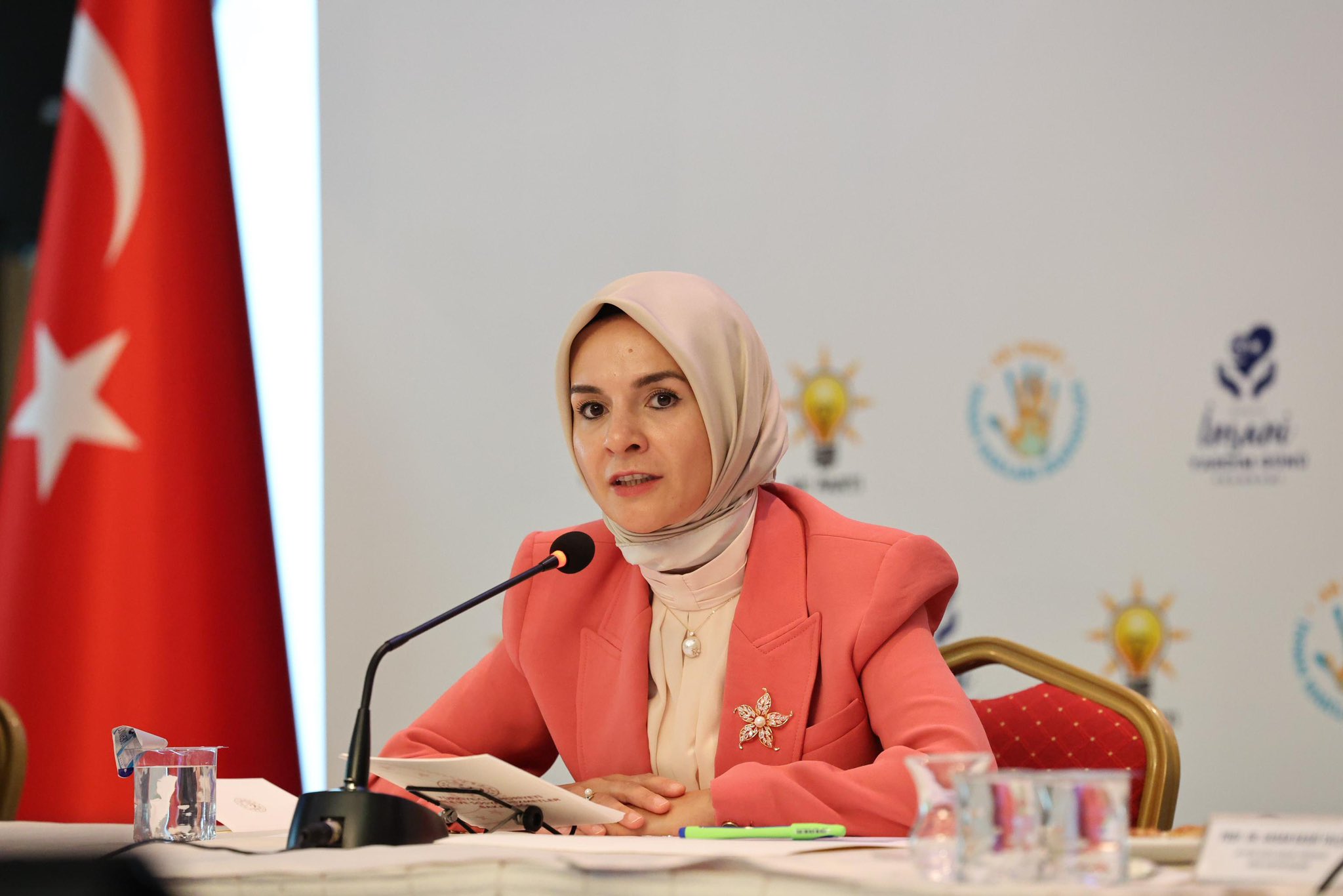 Afyonlu Bakan'ın Gündemi İnsani Yardımlar Oldu