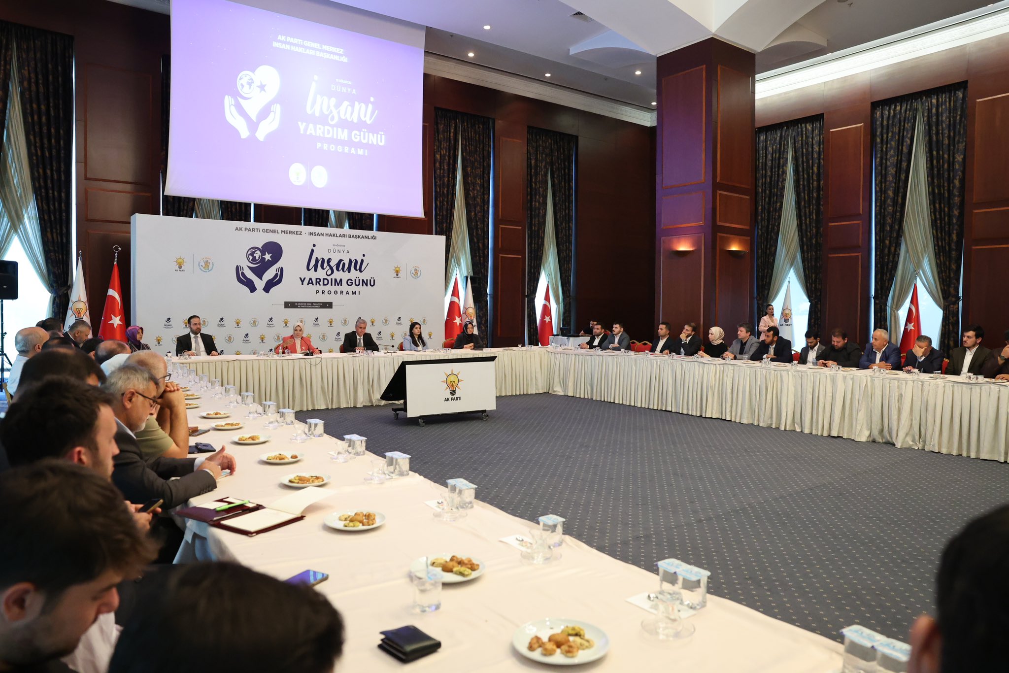 Afyonlu Bakan'ın Gündemi İnsani Yardımlar Oldu