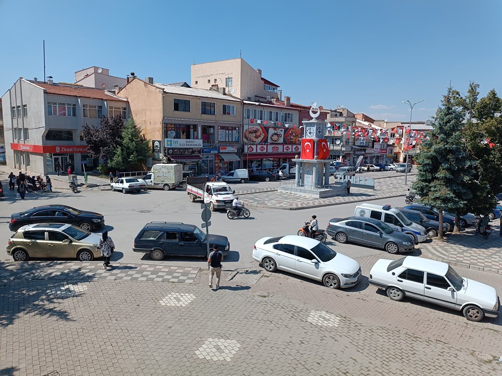 AFYONKARAHİSAR'DA HAVA SICAKLIĞI 41 DERECEYE ÇIKTI