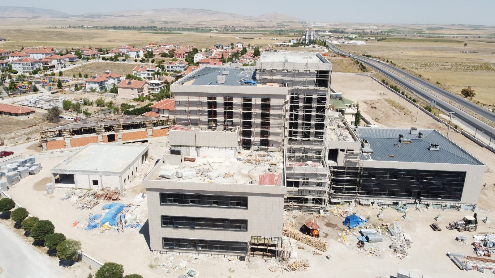 Emirdağ Devlet Hastanesi ve 1 No'lu Aile Sağlığı Merkezi'nde İnşaat Çalışmaları Devam Ediyor
