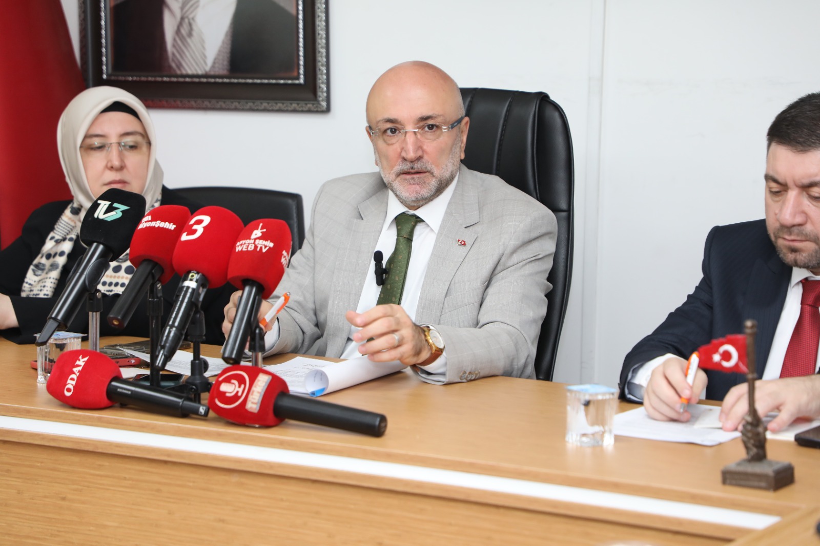 AK Parti İl Başkanlığı'nda Basın Toplantısı Gerçekleştirildi: Turgay Şahin’den Orman Yangınları ve Sağlık Reformları Üzerine Açıklamalar