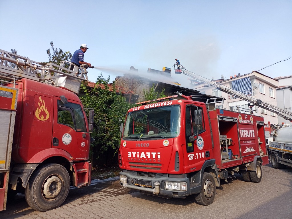 ÇAY'DA ÇIKAN YANGIN KORKUTTU