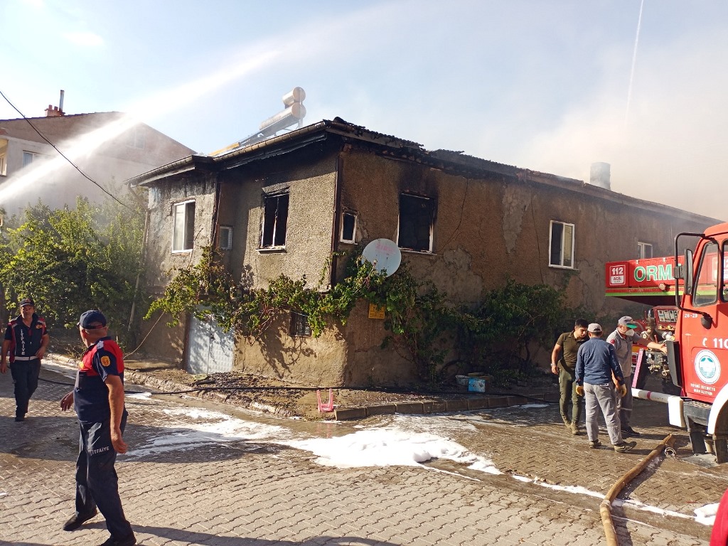 ÇAY'DA ÇIKAN YANGIN KORKUTTU