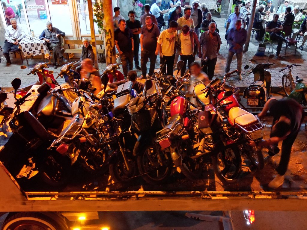 BOLVADİN'DE 33 MOTOSİKLET TRAFİKTEN MEN EDİLDİ