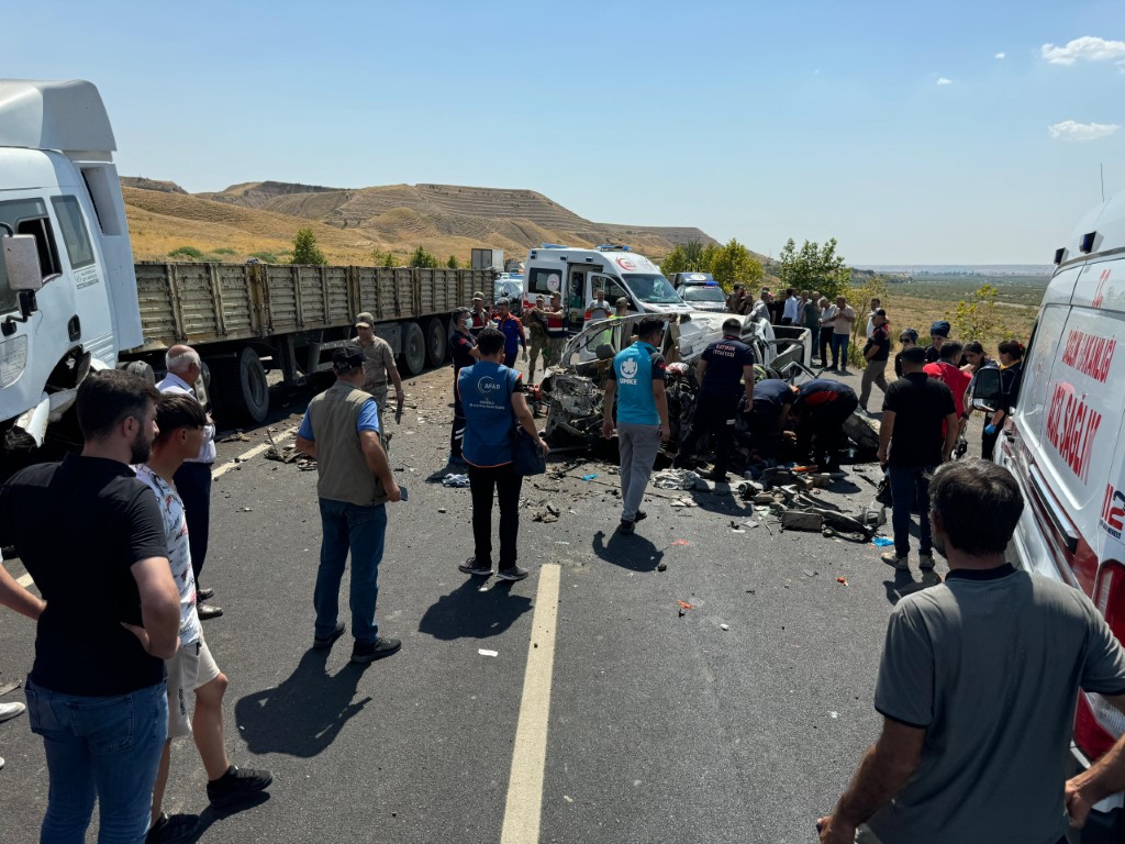 Düğün Yolunda Feci Kaza: 4 Ölü, 1 Yaralı