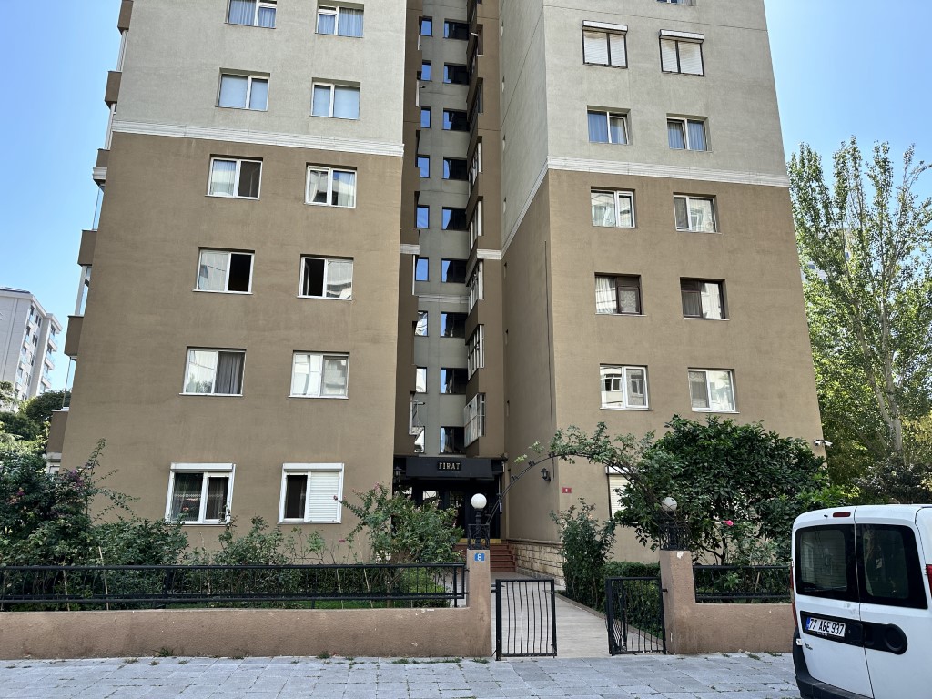 Kan Donduran Cinayet: Amatör Müzisyen Evinde Öldürülmüş Halde Bulundu