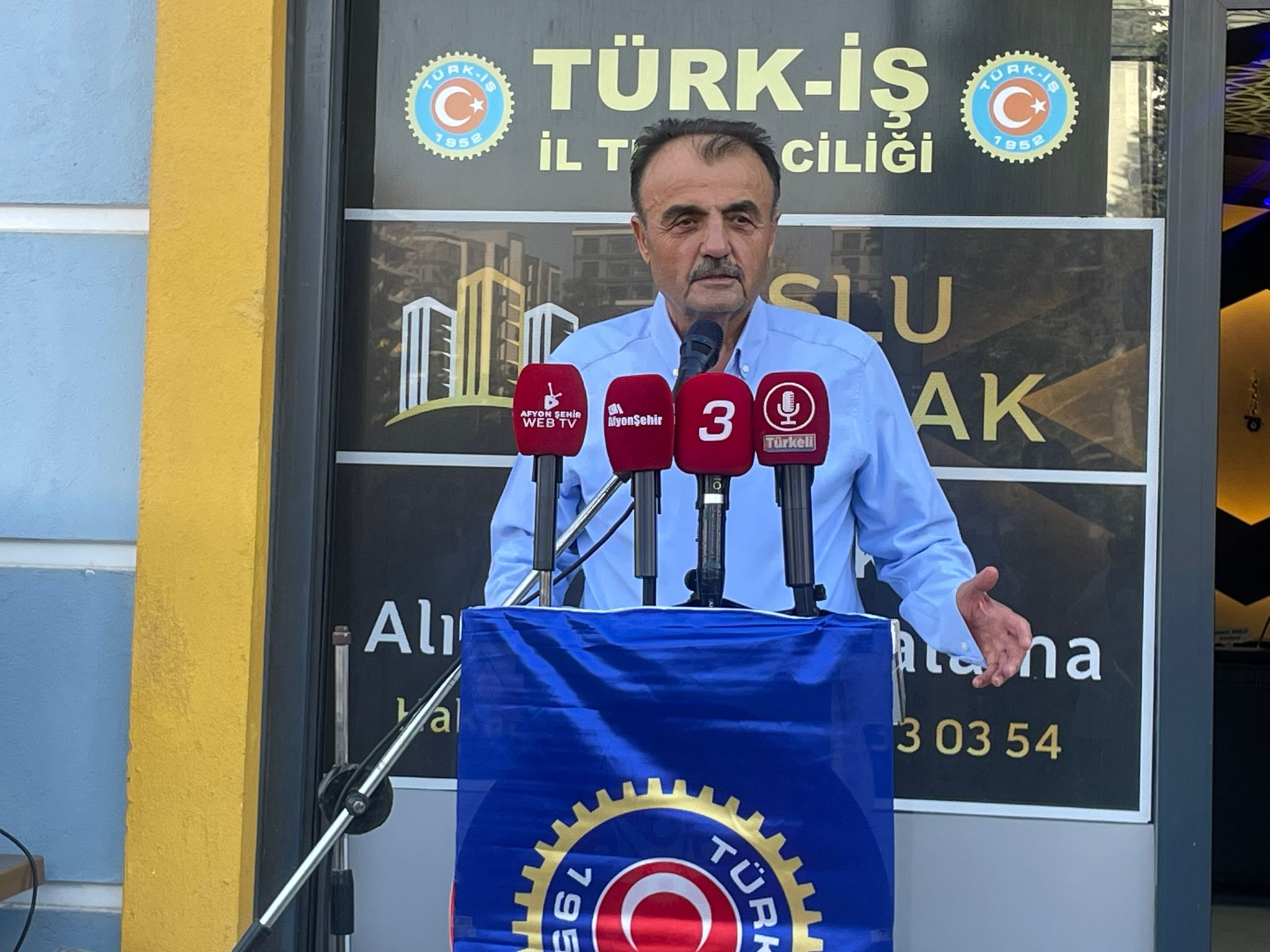 Türk-İş Afyon'dan Ses Yükseltti 'Zordayız, Geçinemiyoruz'