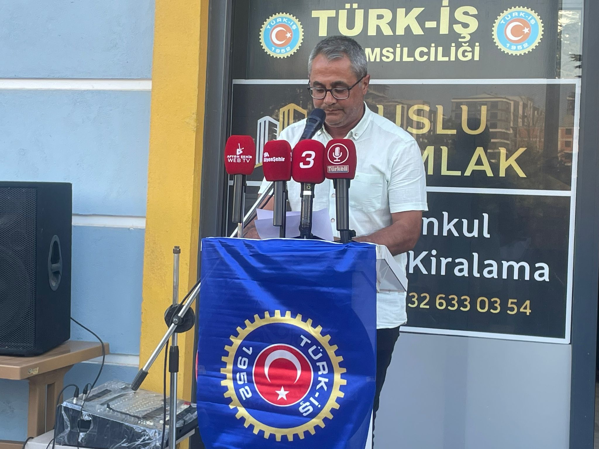 Türk-İş Afyon'dan Ses Yükseltti 'Zordayız, Geçinemiyoruz'