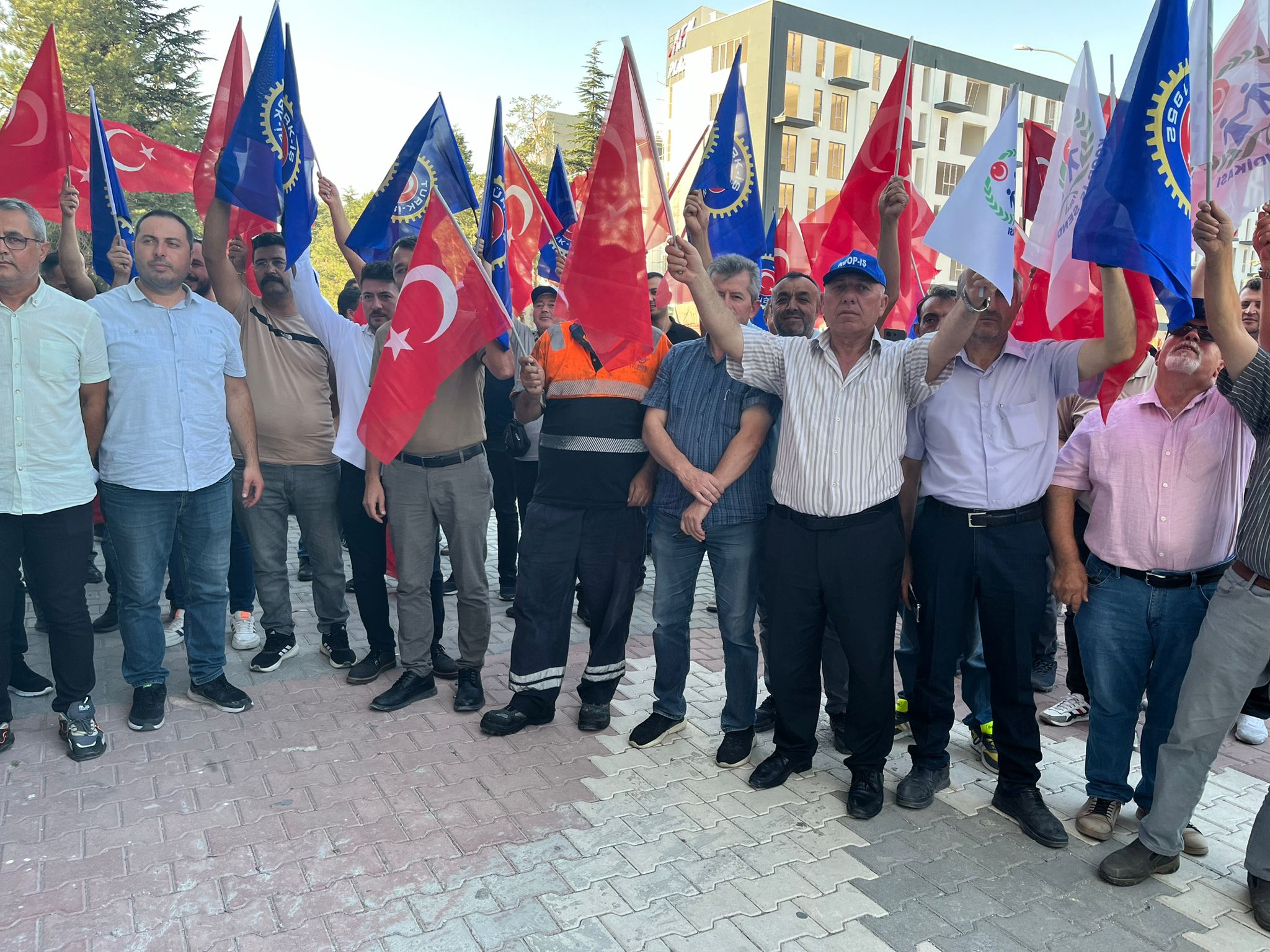 Türk-İş Afyon'dan Ses Yükseltti 'Zordayız, Geçinemiyoruz'
