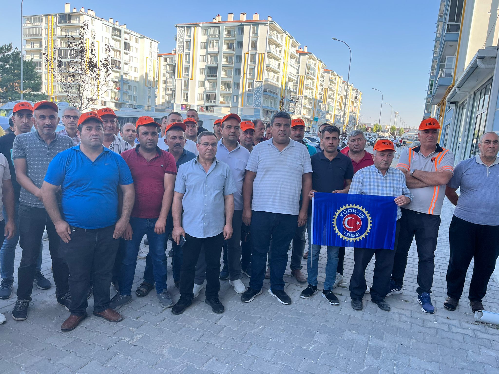 Türk-İş Afyon'dan Ses Yükseltti 'Zordayız, Geçinemiyoruz'