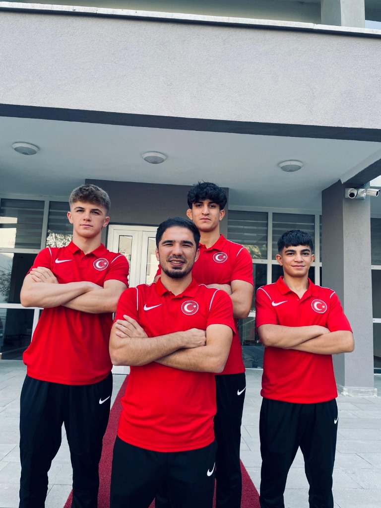 AFYON'UN GENÇ GÜREŞÇİLERİ MADALYA İÇİN YARIŞACAK