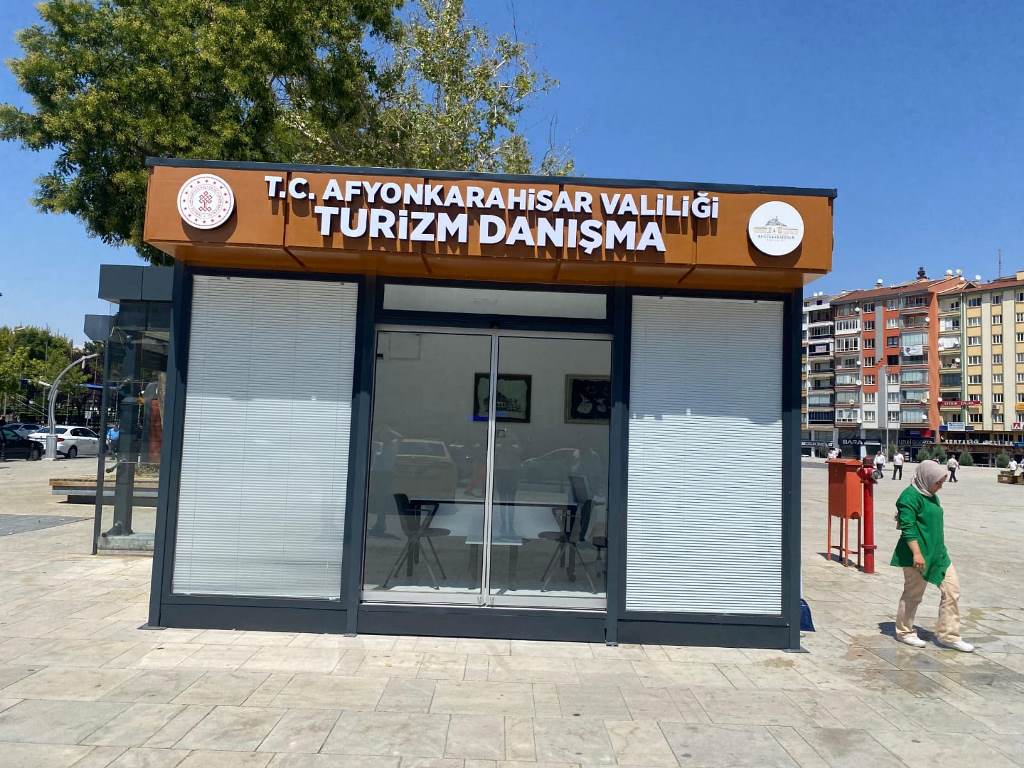 TURİZM DANIŞMA BÜROSU ZAFER MEYDANI'NDA YERİNİ ALDI!