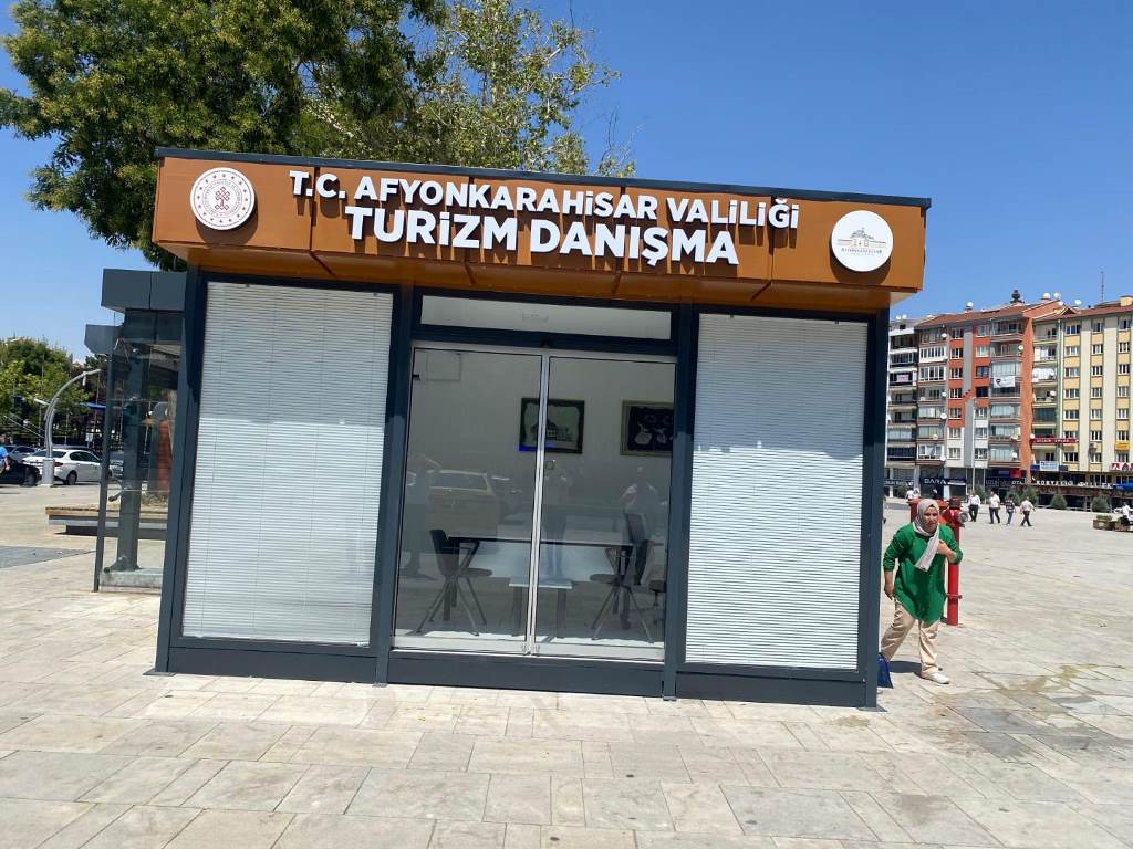 TURİZM DANIŞMA BÜROSU ZAFER MEYDANI'NDA YERİNİ ALDI!
