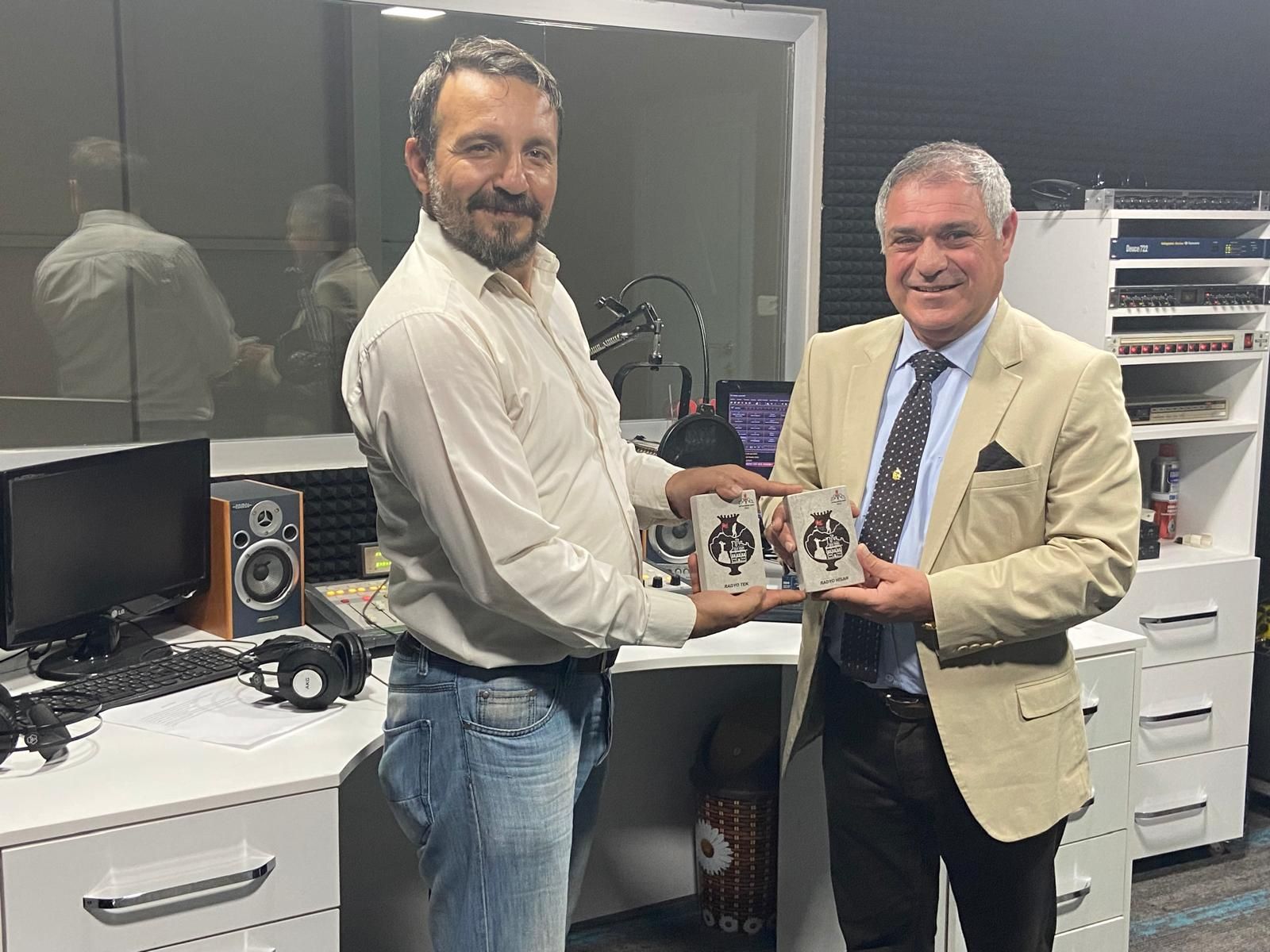 Radyo Hisar ve Radyo Tek Öğrenciler İçin Ortak Yayın Yaptı