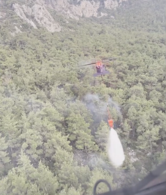 TSK Afyon'daki Yangınlara Helikopter Desteği Sağladı