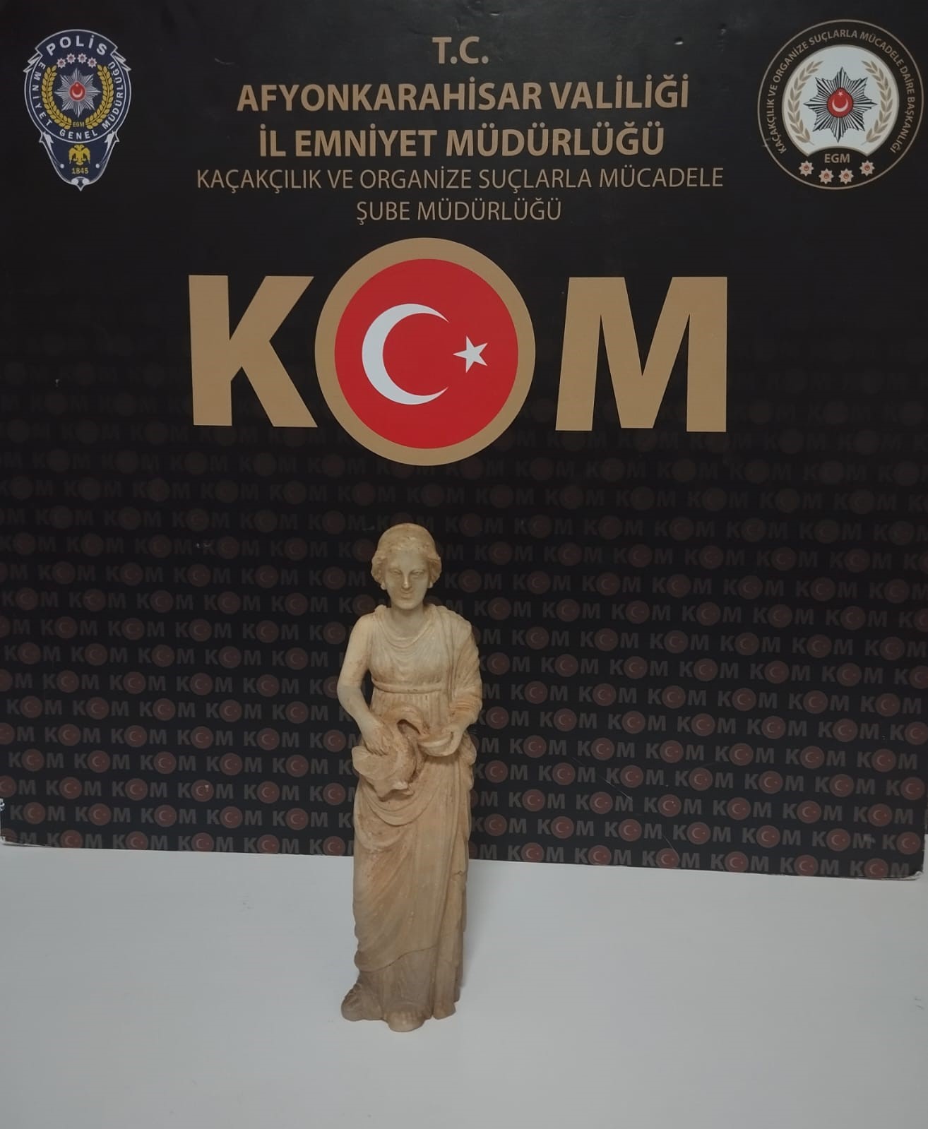 ŞÜPHELİ ARAÇTAN TARİHİ ESER NİTELİĞİNDE HEYKEL ÇIKTI