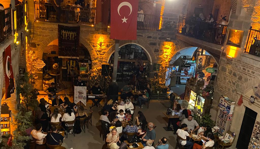 TARİH-İ TAŞHAN'DA MÜZİKAL ZİYAFET
