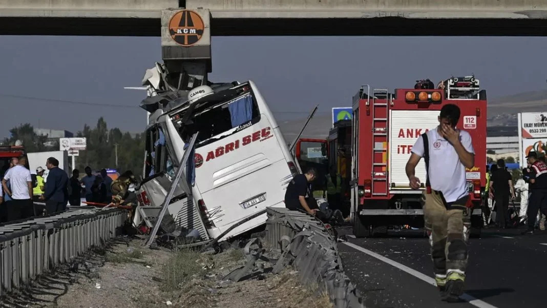 Ankara'da yolcu otobüsü faciası!  Kazada ölü sayısı 11'e yükseldi