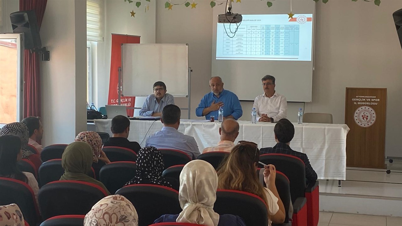 Gençlik Hizmetleri Birimi Yeni Eğitim-Öğretim Yılı İçin Değerlendirme Toplantısı Düzenledi