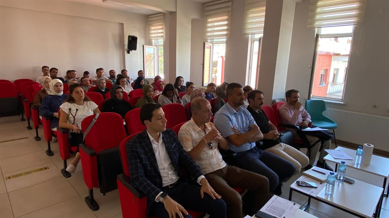 Gençlik Hizmetleri Birimi Yeni Eğitim-Öğretim Yılı İçin Değerlendirme Toplantısı Düzenledi