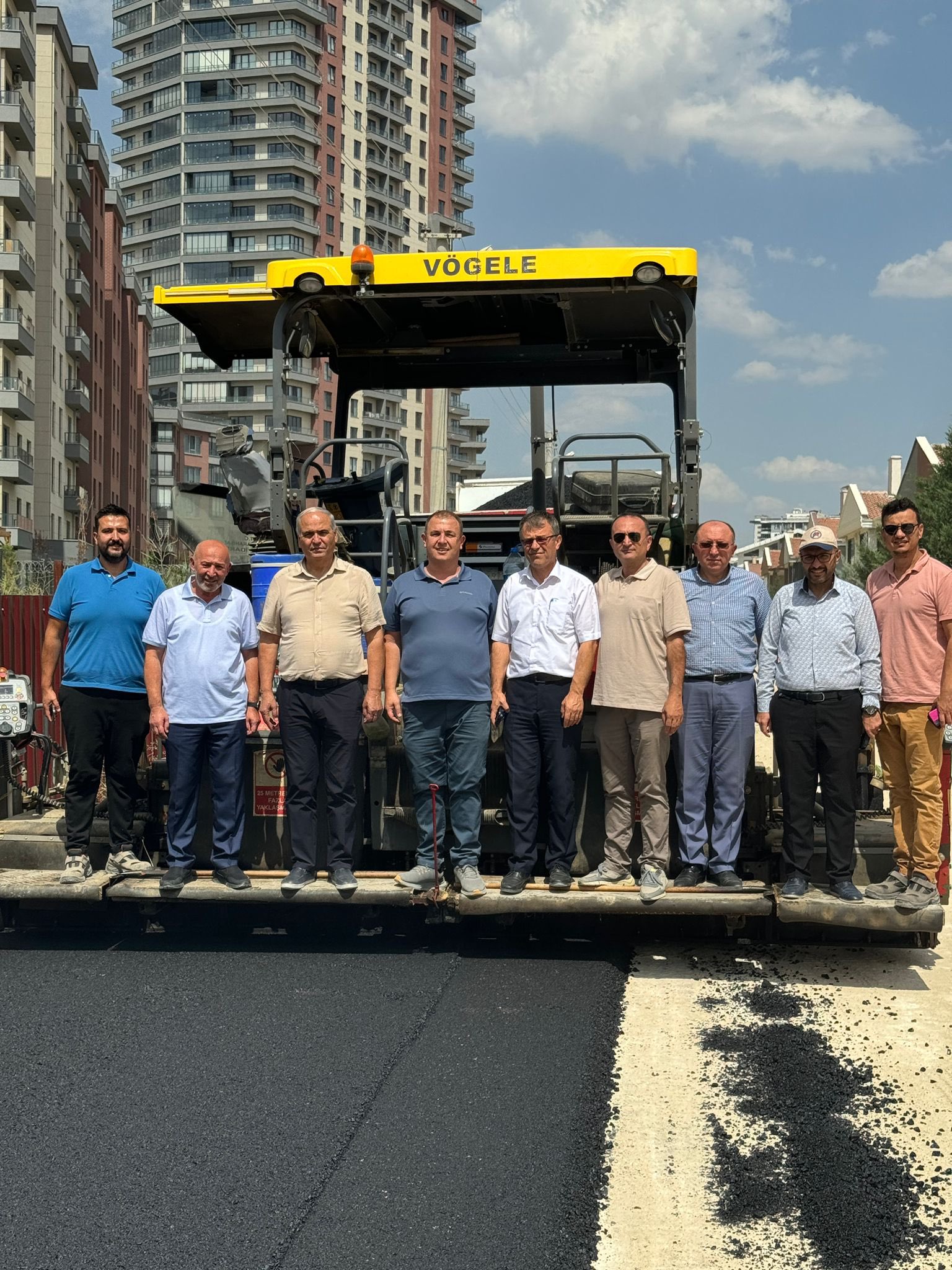 "AFYONKARAHİSAR’DA YENİ ALTYAPI HAMLESİ: SICAK ASFALT ÇALIŞMALARI BAŞLADI
