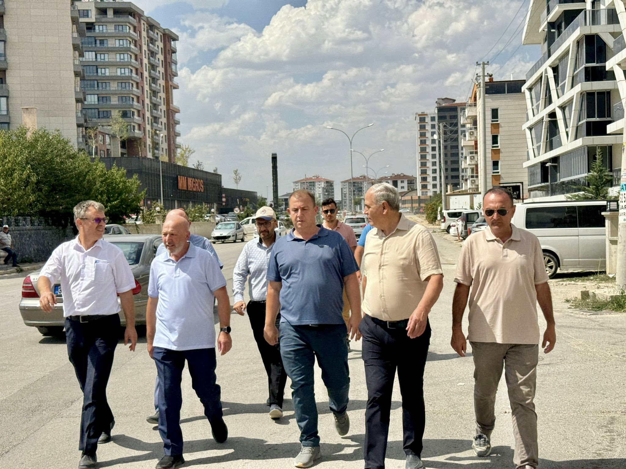 "AFYONKARAHİSAR’DA YENİ ALTYAPI HAMLESİ: SICAK ASFALT ÇALIŞMALARI BAŞLADI