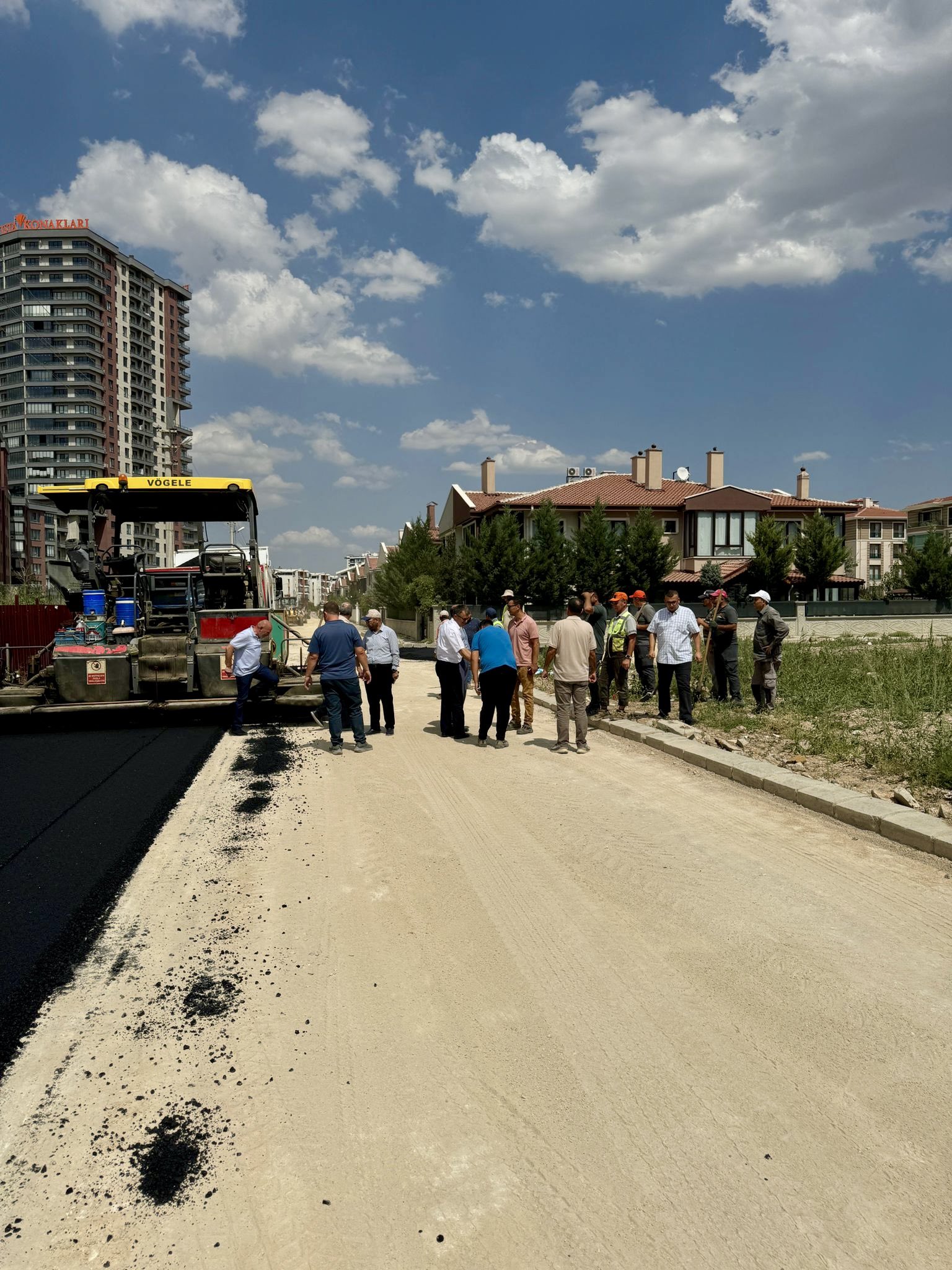 "AFYONKARAHİSAR’DA YENİ ALTYAPI HAMLESİ: SICAK ASFALT ÇALIŞMALARI BAŞLADI
