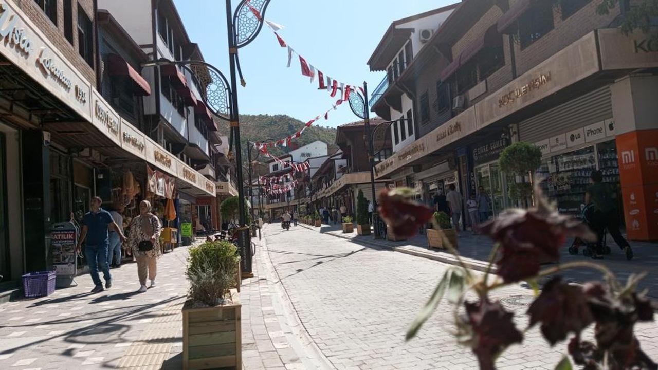 Uzun Çarşı Esnafı Otopark Sorununa Dair Neler Söyledi? Turizmin gözde noktasında altyapı sorunları ekonomiyi tehdit ediyor