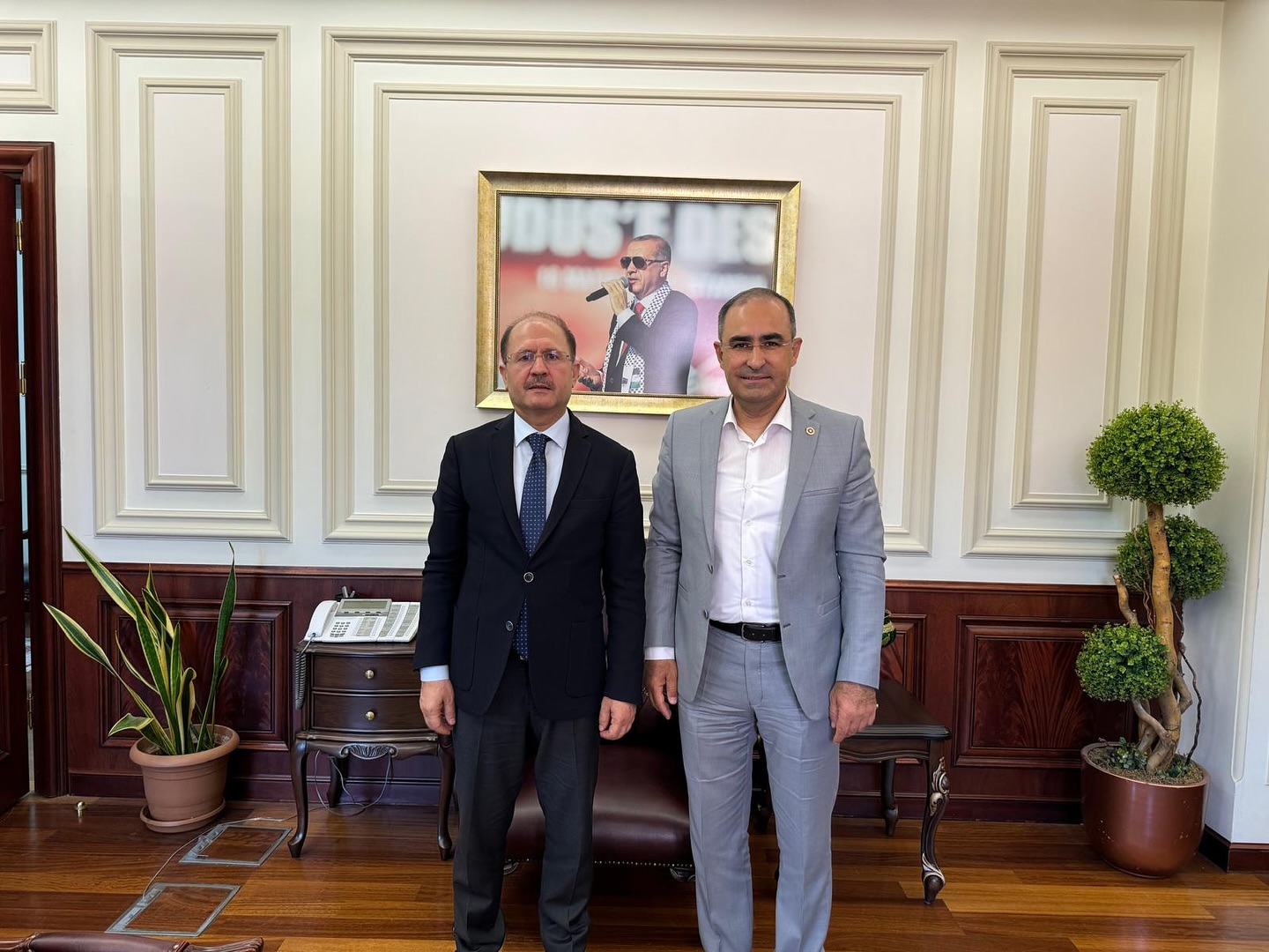 ARSLAN ADALET BAKAN YARDIMCISI CAN İLE BİR ARAYA GELEREK AFYON YATIRIMLARINI KONUŞTU