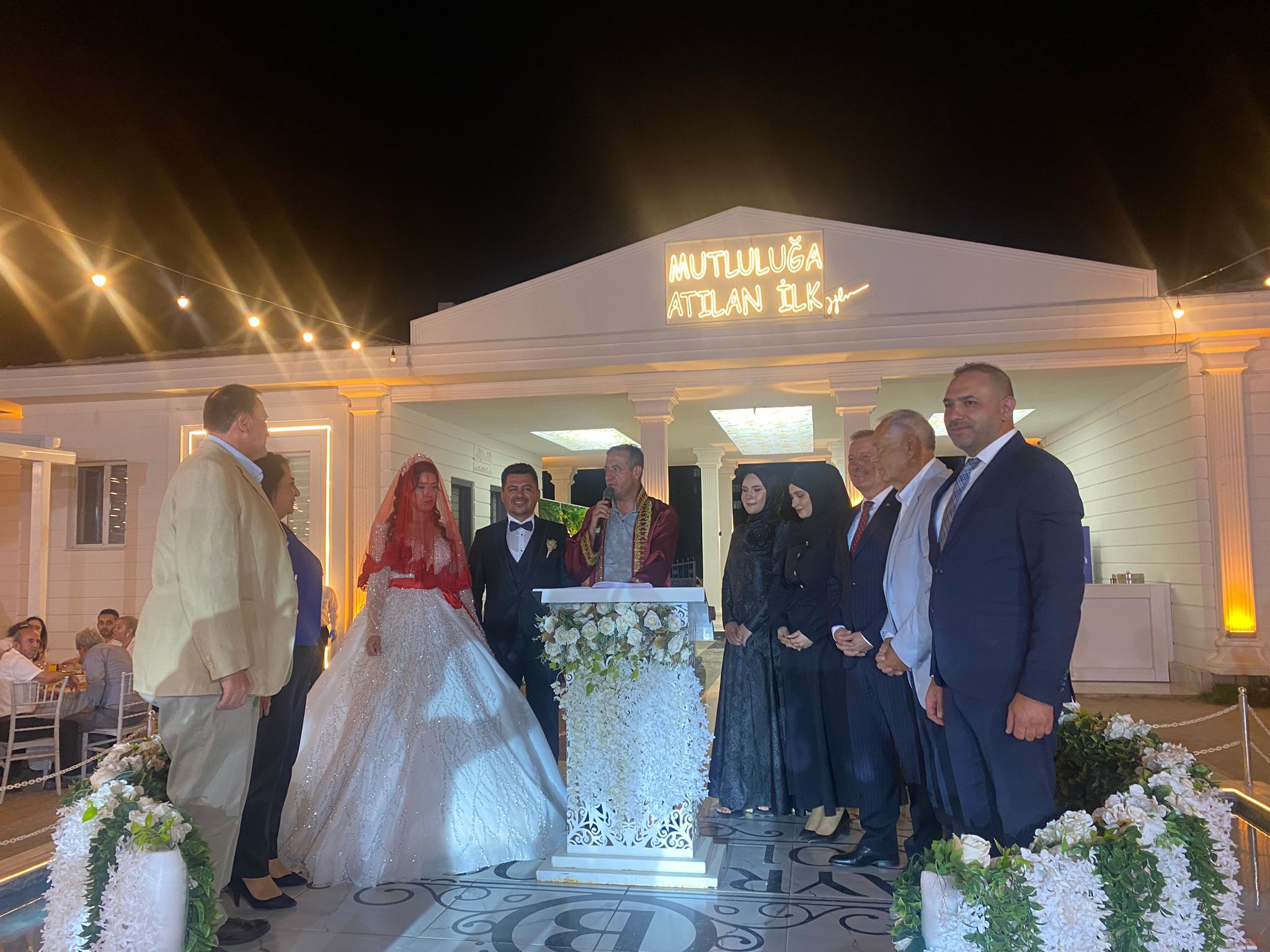 GİZEM VE METİN MUTLULUĞA  'EVET' DEDİ