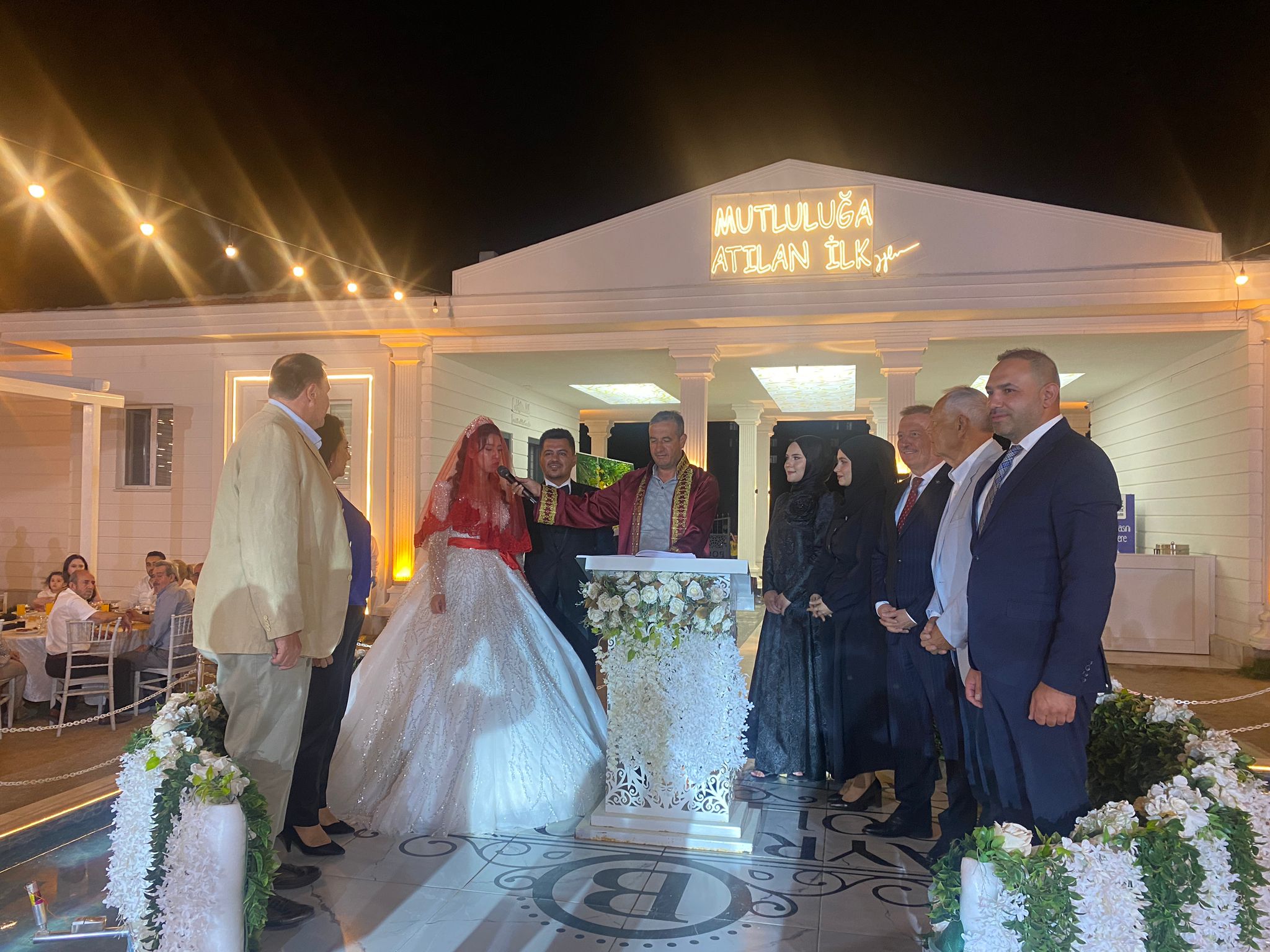 GİZEM VE METİN MUTLULUĞA  'EVET' DEDİ