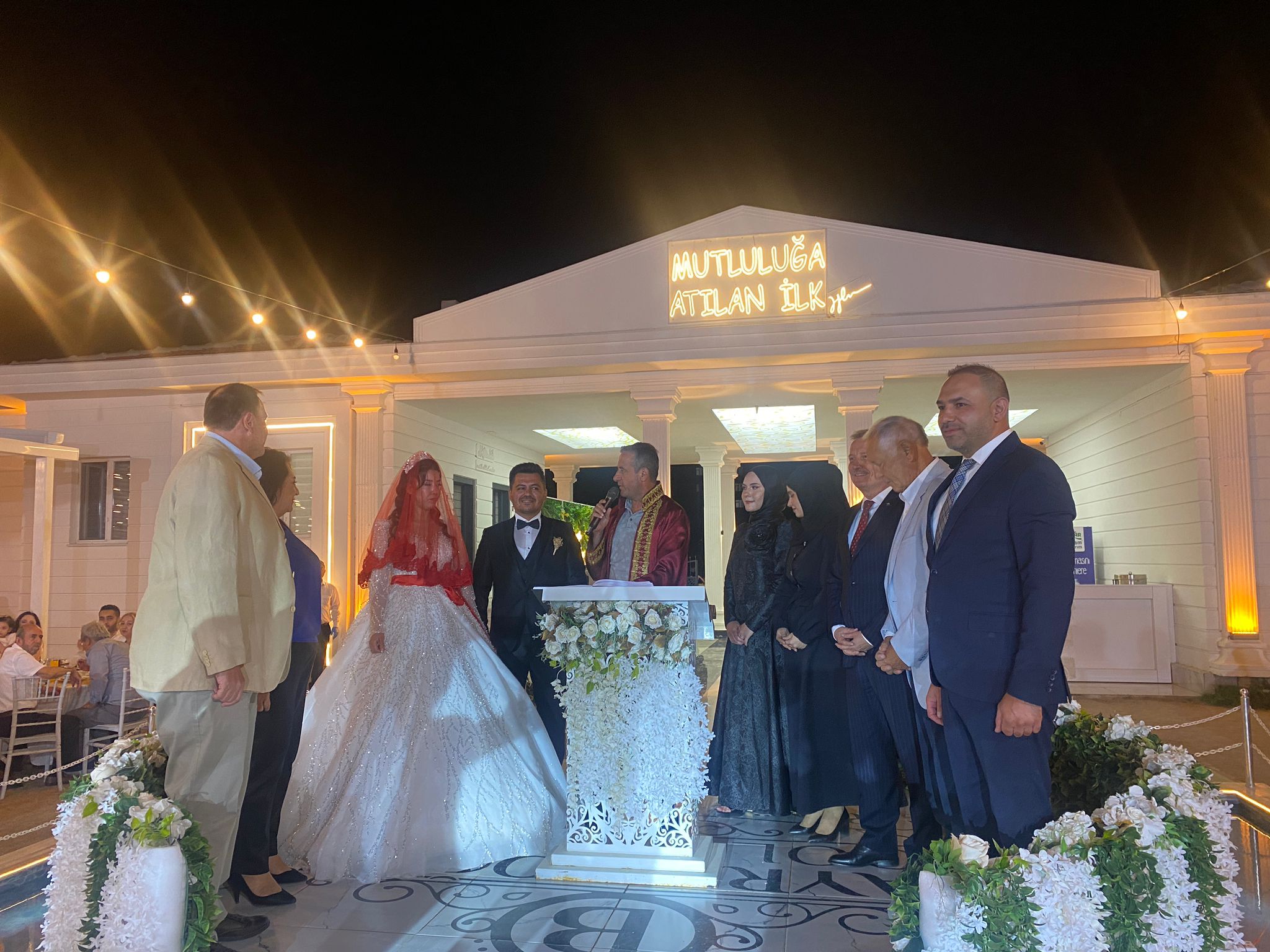 GİZEM VE METİN MUTLULUĞA  'EVET' DEDİ